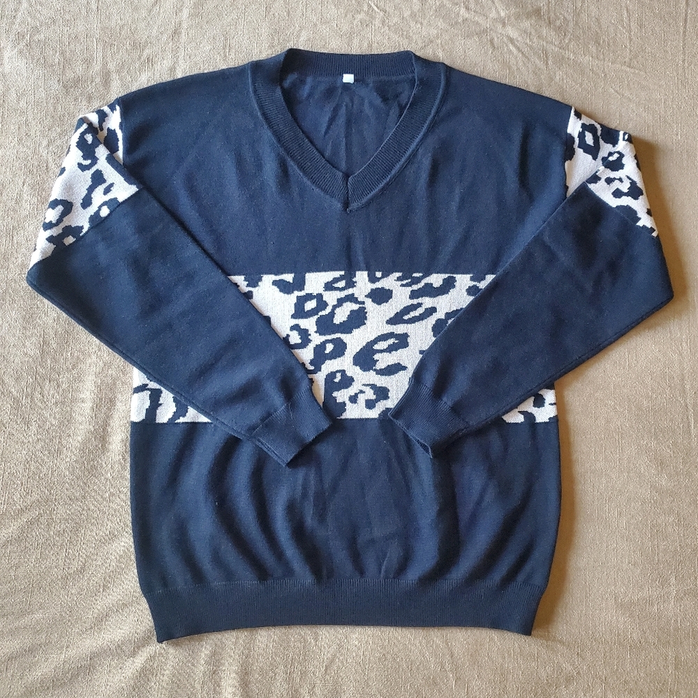 V-Neck Sweater Leopard Print Medium